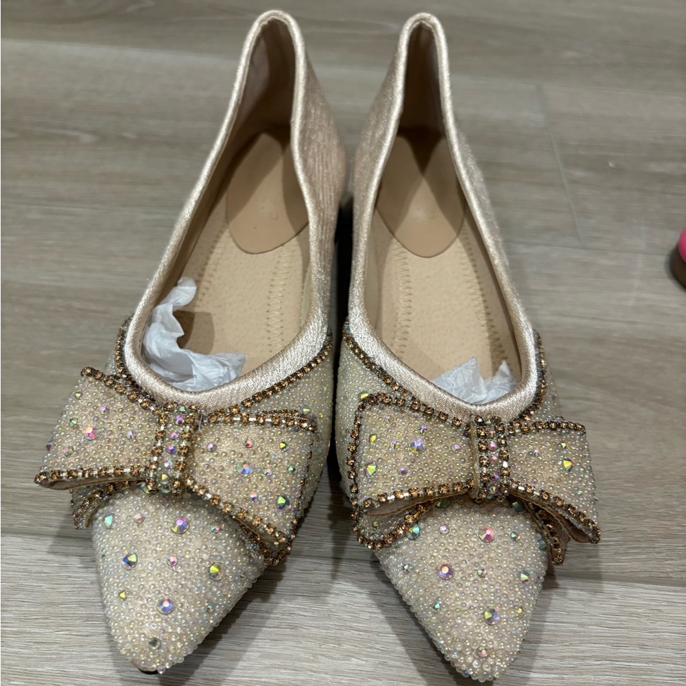 Elegant Cream Bow-Embellished Women's Flats